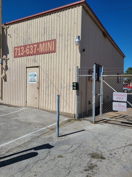 Primary Photo Of 12979 Market Street Rd, Houston Self Storage For Lease