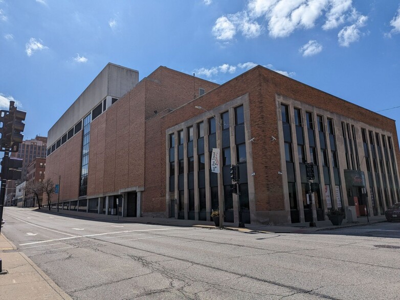 Primary Photo Of 109 E Market St, Bloomington Office For Lease