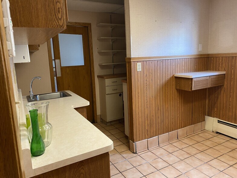 More Photos Of 3805 S Kinnickinnic Ave, Milwaukee Office Residential For Lease