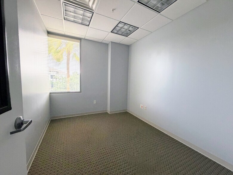 More Photos Of 9145-9161 Narcoossee Rd, Orlando Unknown For Lease