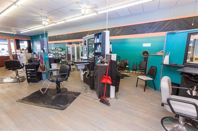 More Photos Of 219 Norris Ave, McCook Storefront For Sale
