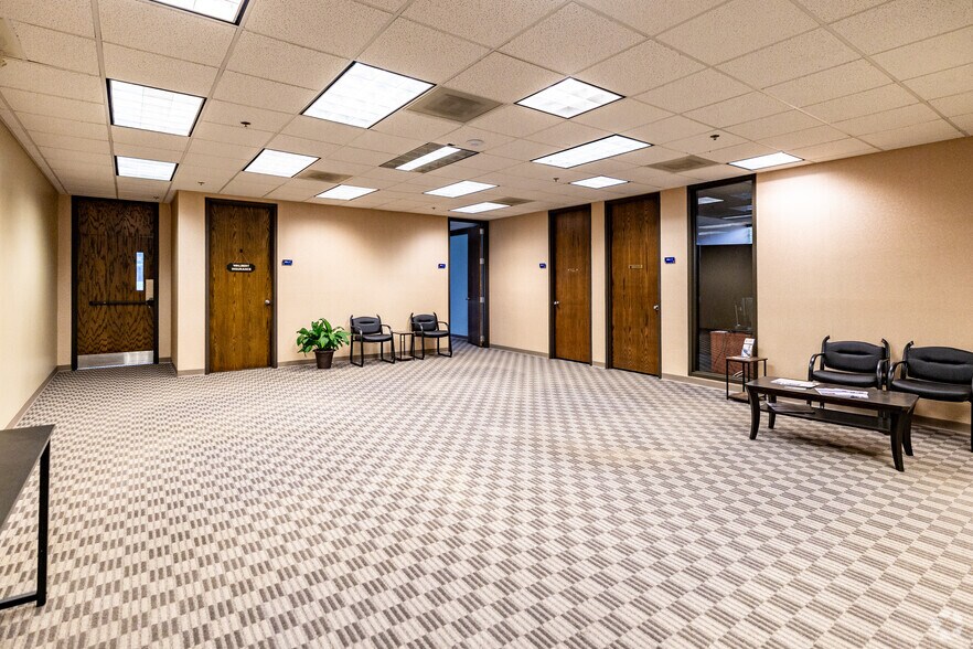 More Photos Of 250 S Executive Dr, Brookfield Office For Sale