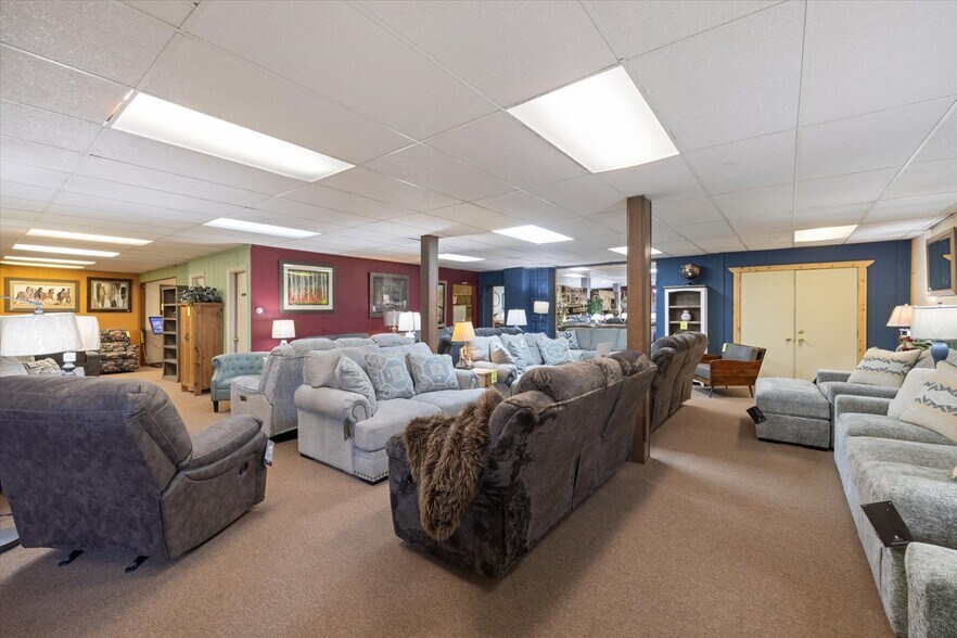 More Photos Of 816 NW 4th St, Grand Rapids General Retail For Sale