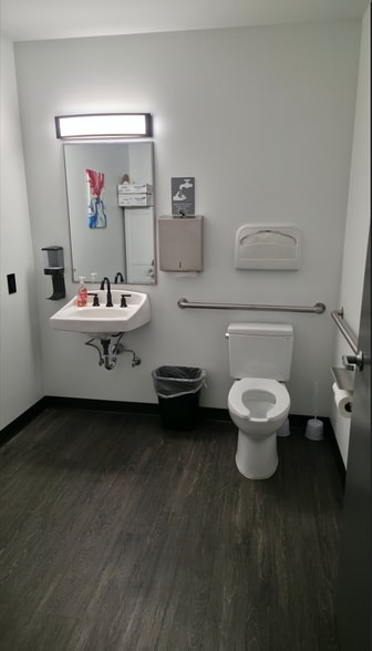 More Photos Of 1815 W Saint Marys Rd, Tucson Medical For Lease