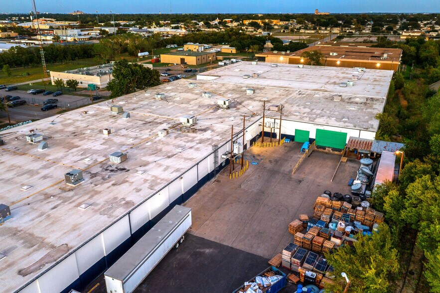 More Photos Of 3131 W Bolt St, Fort Worth Warehouse For Lease