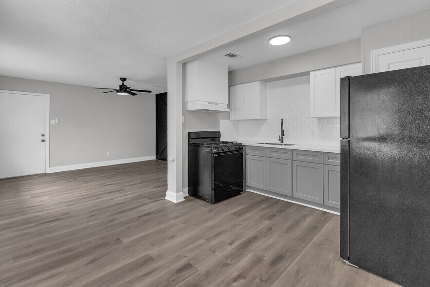 More Photos Of 3613 Crane St, Houston Apartments For Sale