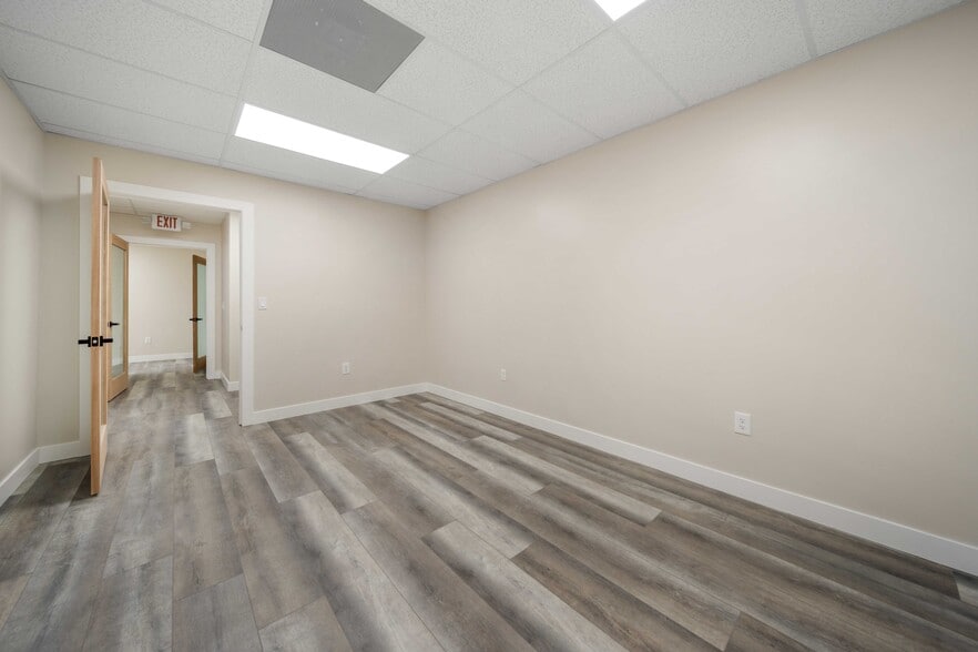 More Photos Of 465 E Palmdale Blvd, Palmdale Loft Creative Space For Lease