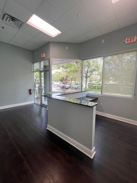 More Photos Of 7751 Kingspointe Pky, Orlando Light Distribution For Lease