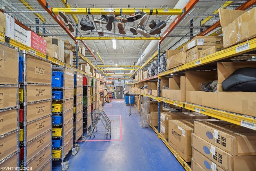 More Photos Of 1431 W Hubbard St, Chicago Light Distribution For Lease