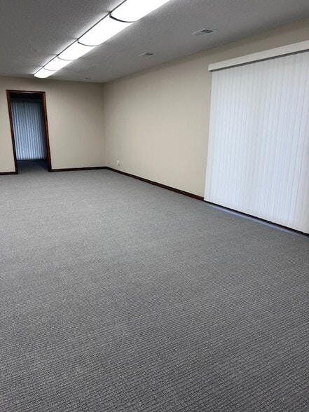 More Photos Of 10842-10854 John Galt Blvd, Omaha Office For Sale