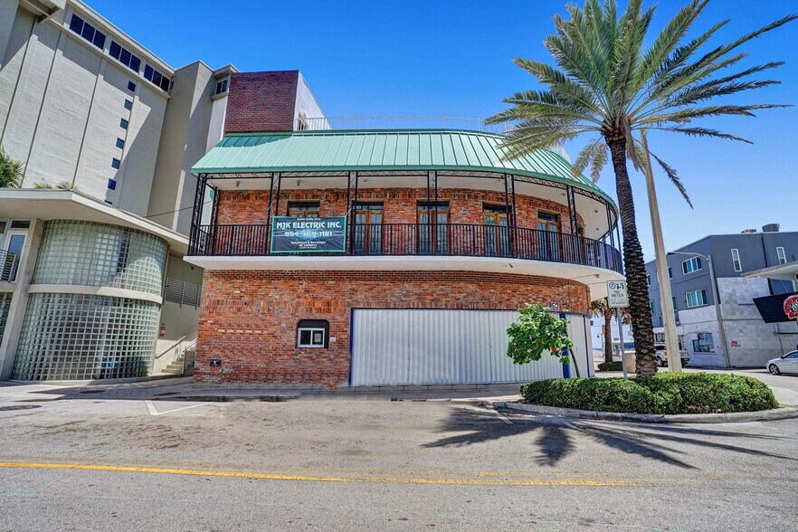 More Photos Of 900 Sunrise Ln, Fort Lauderdale Bar For Lease