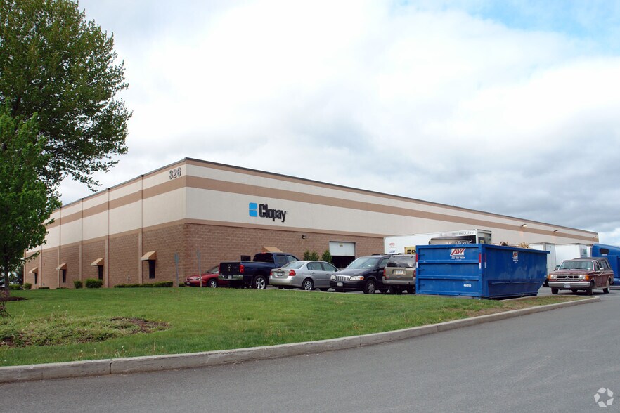 More Photos Of 326 Old Niskayuna Rd, Latham Warehouse For Lease