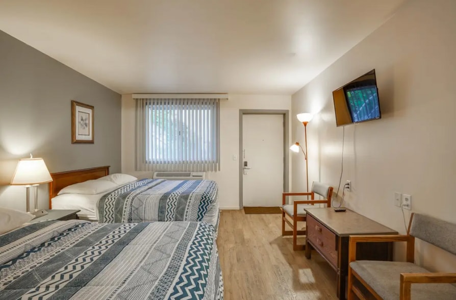 More Photos Of 211 Wisconsin Ave, Wisconsin Dells Hotel For Sale