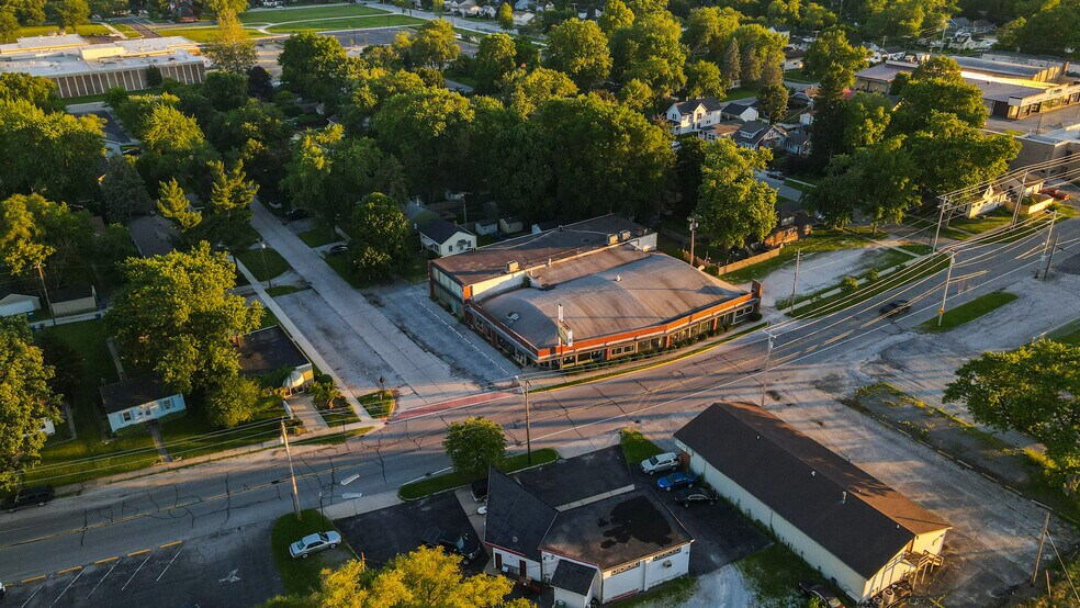 More Photos Of 700 Broadway Ave, Chesterton Freestanding For Sale