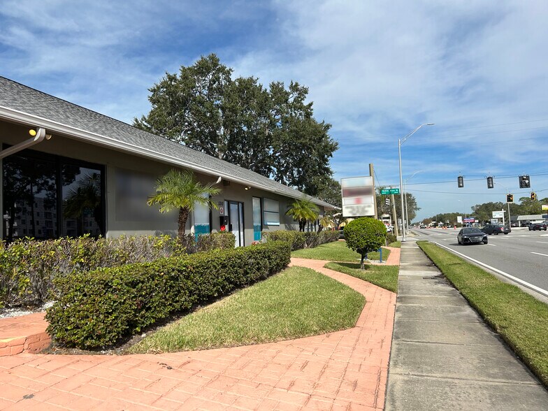 More Photos Of 5300-5320 4th St N, Saint Petersburg Storefront Retail Office For Sale