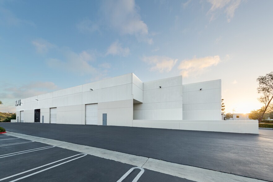 More Photos Of 3280 Corporate View, Vista Manufacturing For Sale