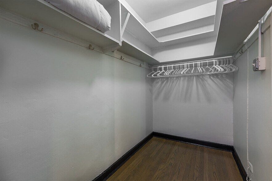 More Photos Of 5200 N Sheridan Rd, Chicago Apartments For Lease