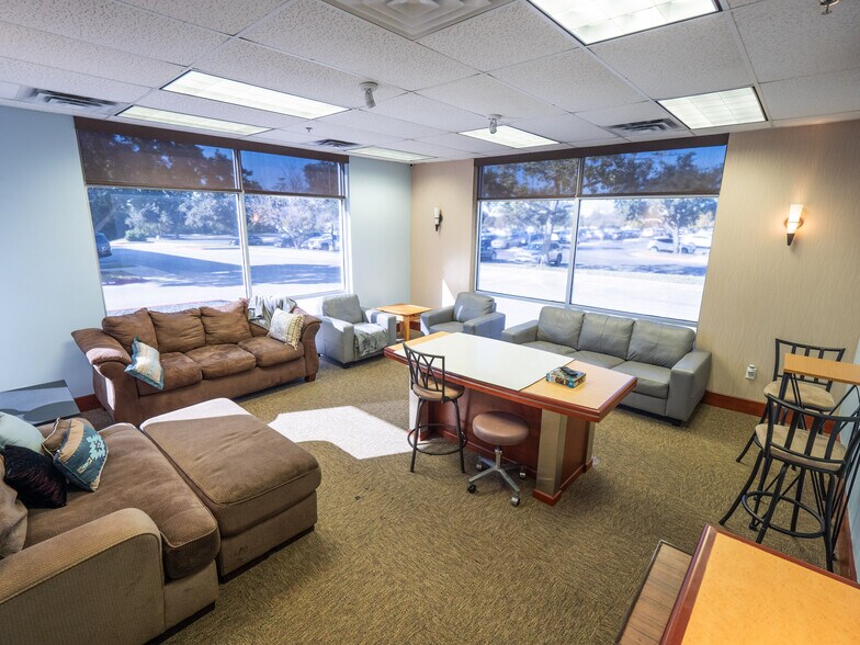 More Photos Of 2914 Montopolis Dr, Austin Light Manufacturing For Lease