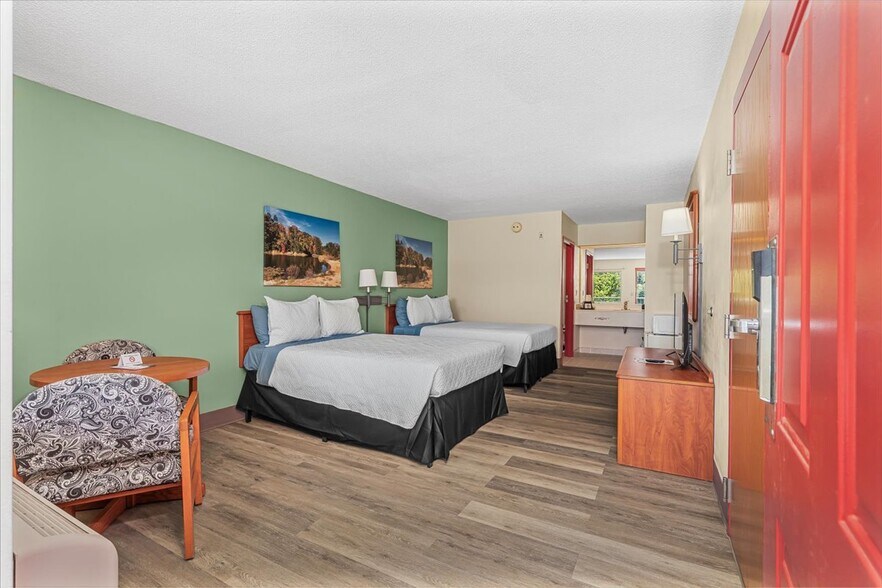 More Photos Of 182 Quillen Chapel Service Rd, Campton Hotel For Sale