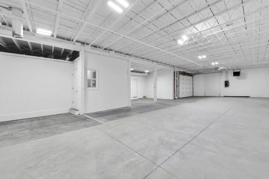 More Photos Of 787 Harmon Ave, Columbus Warehouse For Lease