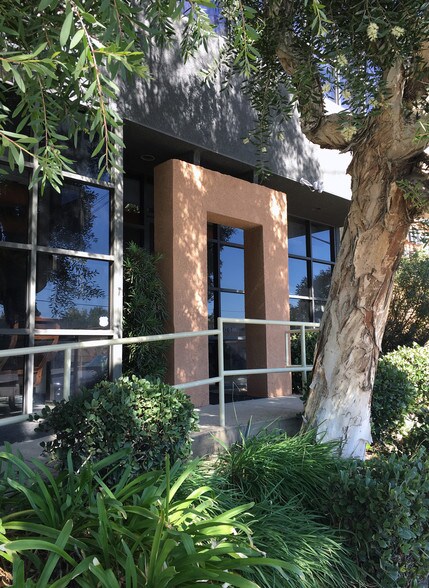 More Photos Of 20941-20945 Devonshire St, Chatsworth Medical For Lease