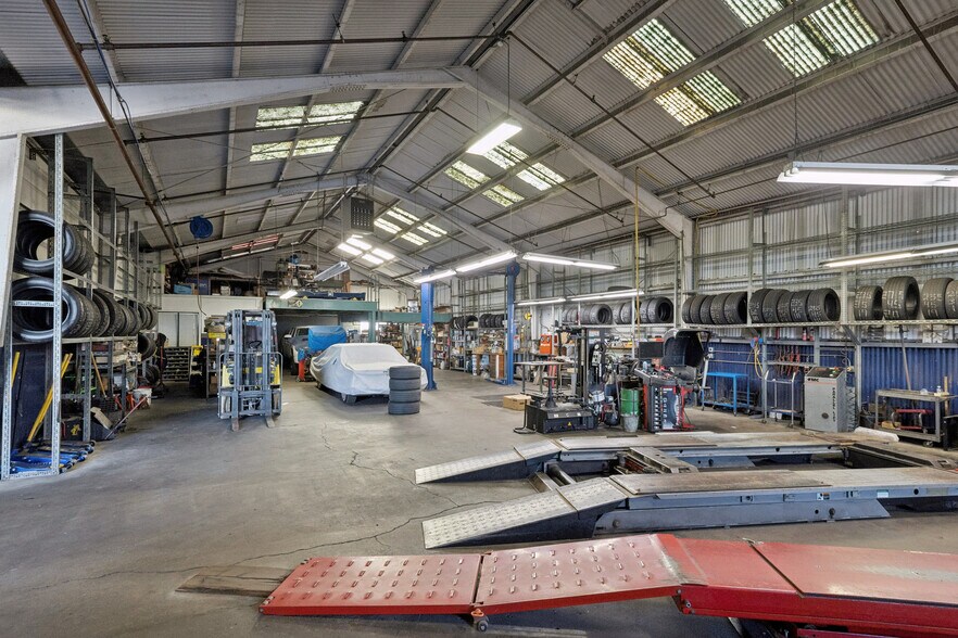 More Photos Of 25 Market St, San Rafael Service For Sale