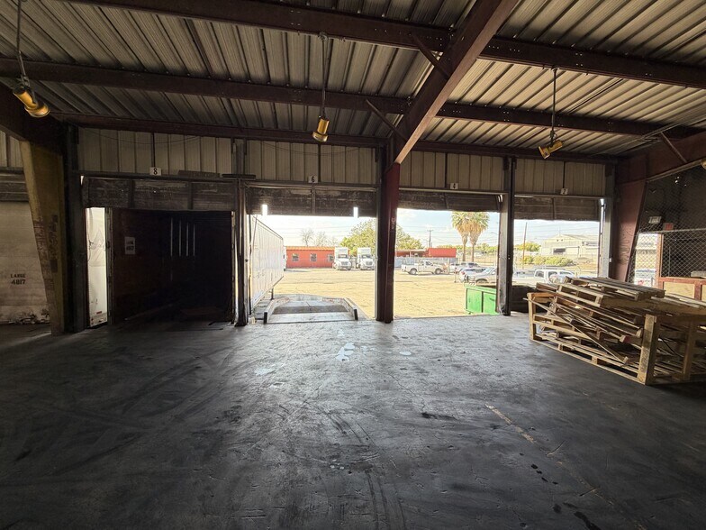 More Photos Of 2026 W Malone Ave, San Antonio Warehouse For Lease