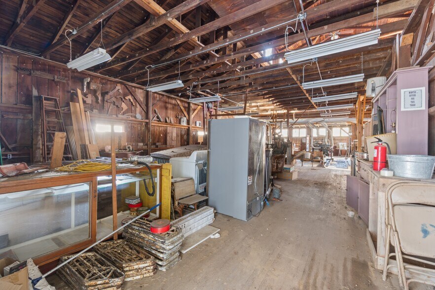 More Photos Of 75 Center St, Eureka Springs General Retail For Sale