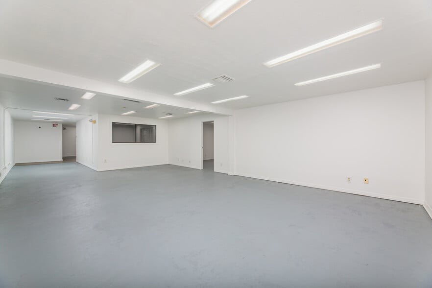 More Photos Of 128 Tomahawk Dr, Indian Harbour Beach Warehouse For Sale