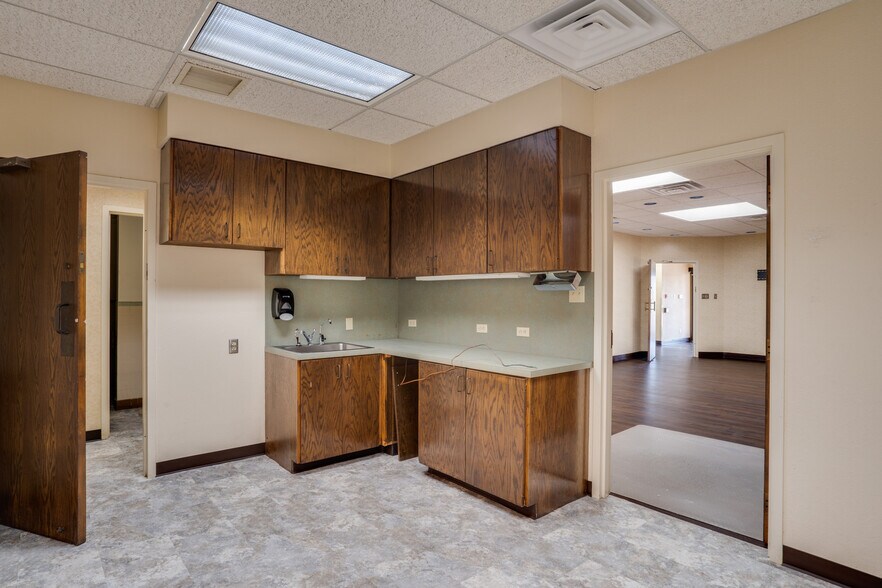 More Photos Of 2716 Commerce St, Wichita Falls Industrial For Sale