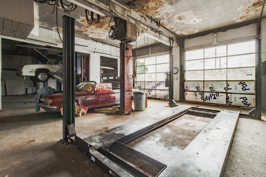 More Photos Of 343 S Main St, Kenton Auto Repair For Sale