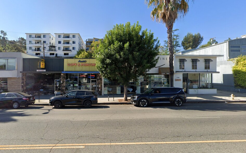 More Photos Of 11748 Ventura Blvd, Studio City General Retail For Sale