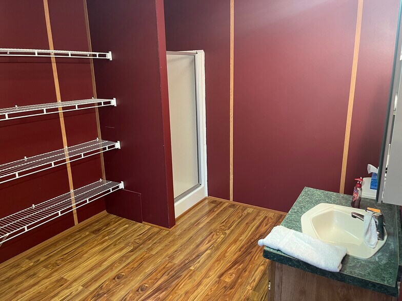 More Photos Of 810 N Birch St, Kalkaska Office For Sale