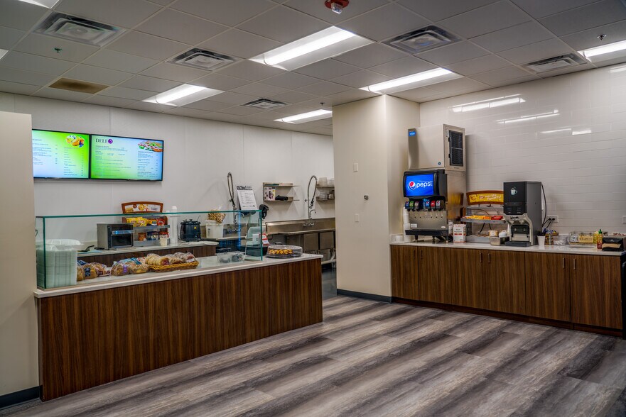 More Photos Of 1933 N Meacham Rd, Schaumburg Office For Lease