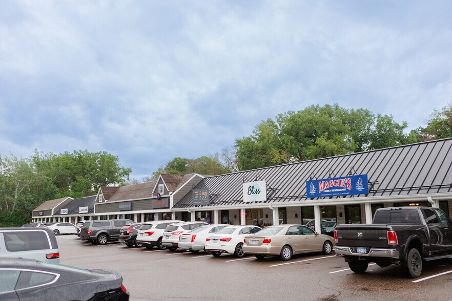 More Photos Of 812-864 E Lake St, Wayzata Unknown For Lease