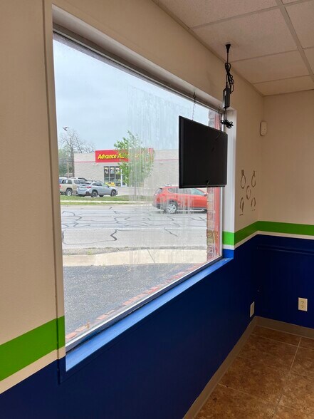 More Photos Of 418 W Chambers St, Cleburne Office For Sale