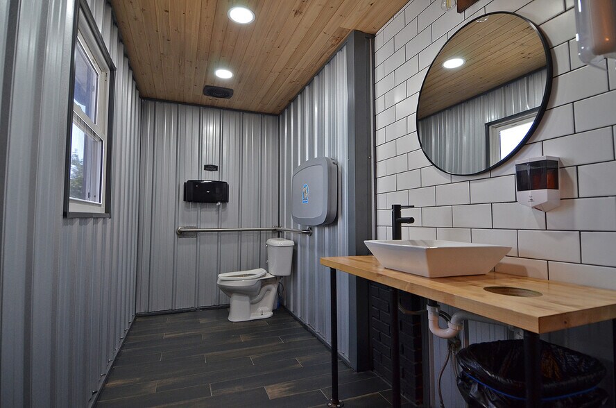 More Photos Of 818 N Shabbona St, Streator Restaurant For Sale