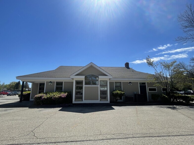 More Photos Of 299 Elm St, Biddeford Bank For Lease