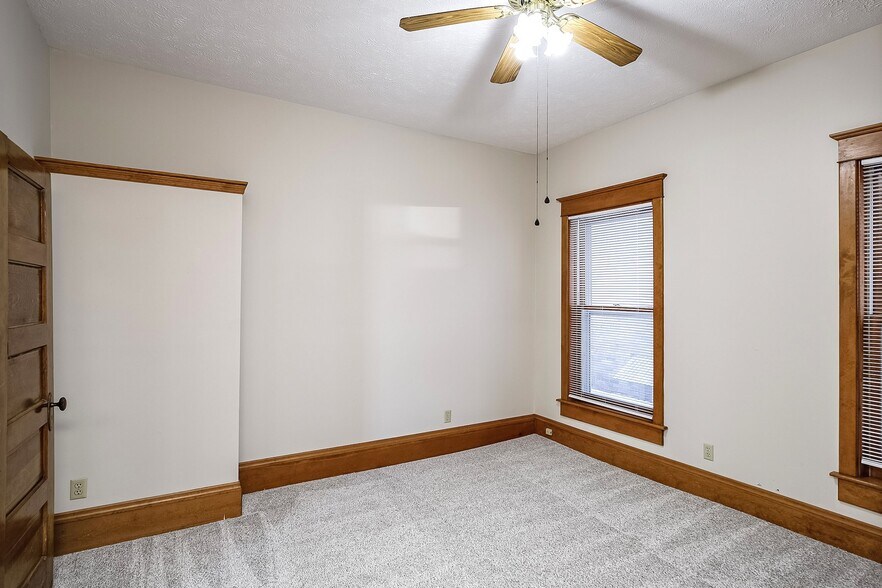 More Photos Of 1618 S 32nd Ave, Omaha Apartments For Sale