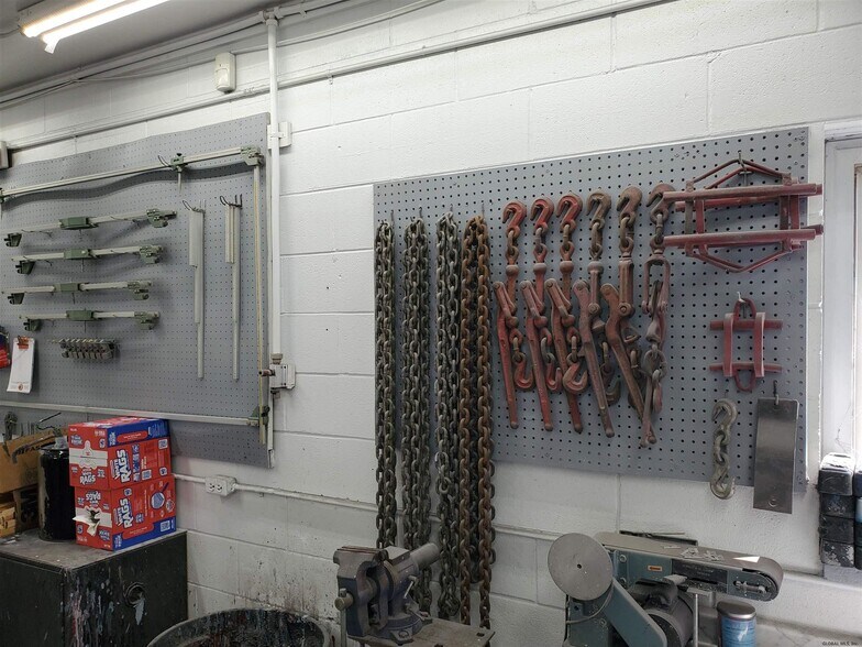 More Photos Of 2127 Central Ave, Schenectady Auto Repair For Sale