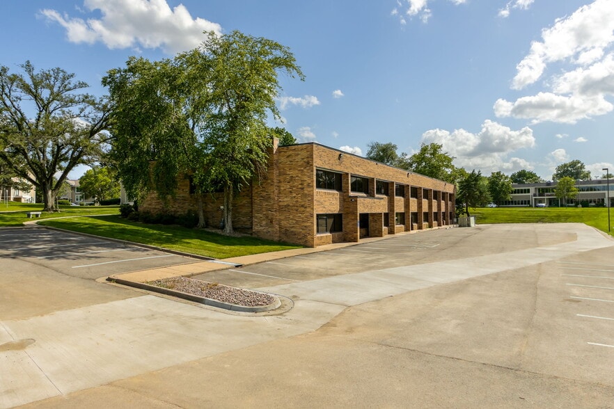 More Photos Of 2850 NE Kendallwood Pky, Kansas City Loft Creative Space For Sale