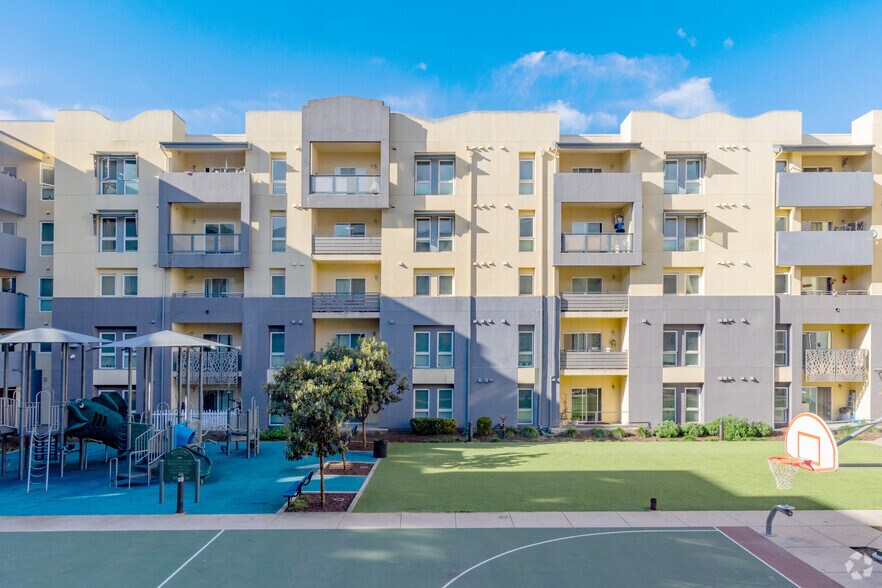 More Photos Of 200 E 10th St, Gilroy Apartments For Lease