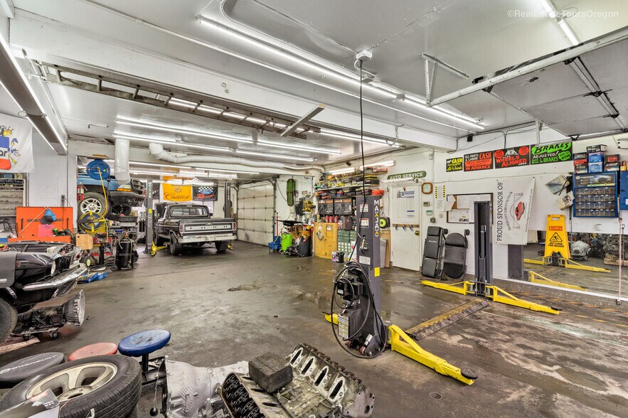 More Photos Of 104 NE 80th Ave, Portland Warehouse For Sale