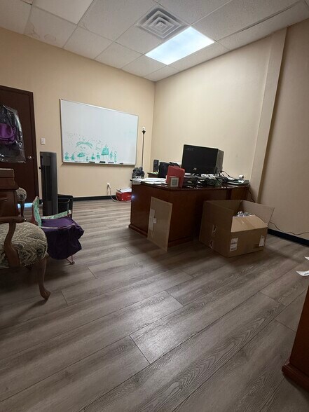 More Photos Of 909 W 70th St, Shreveport Warehouse For Sale