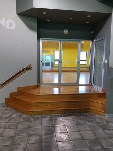 More Photos Of 290 Chestnut St, Newark Office For Sale