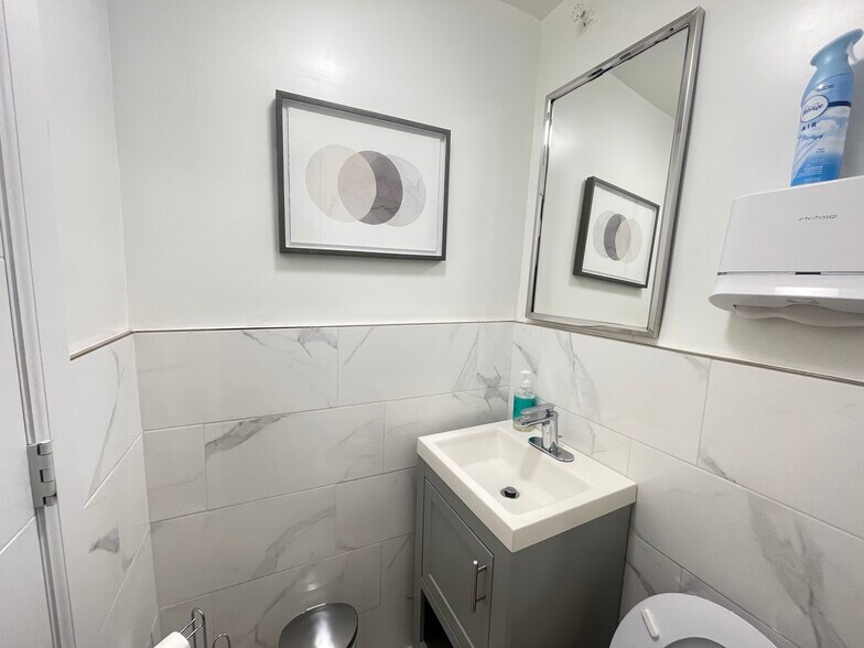 More Photos Of 11045 71st Rd, Forest Hills Apartments For Sale