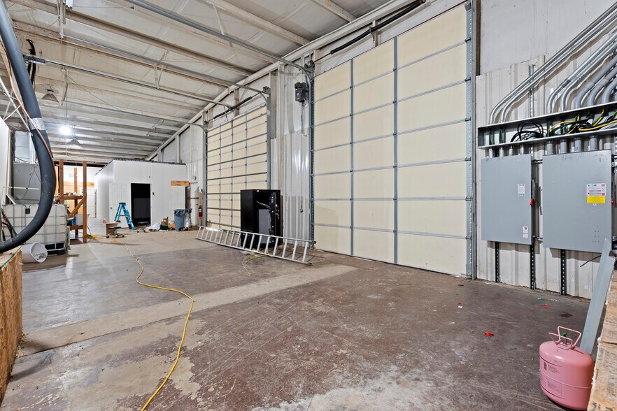 More Photos Of 57530 E Highway 59, Fairland Manufacturing For Sale