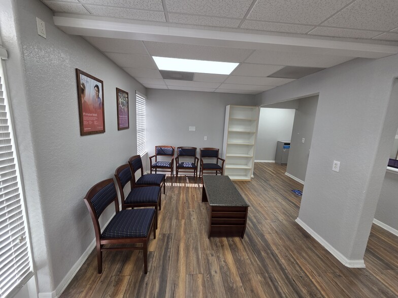 More Photos Of 143 N Oakwood Ave, Brandon Office For Lease