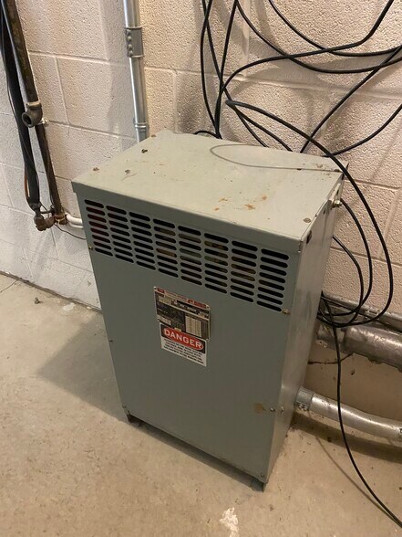 More Photos Of 3909 Witmer Rd, Niagara Falls Freestanding For Lease