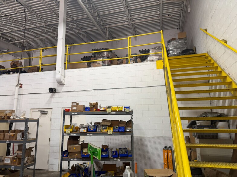 More Photos Of 4901 Prime Pky, McHenry Warehouse For Sale